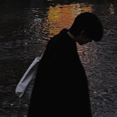 气质很好魅力的男生头像