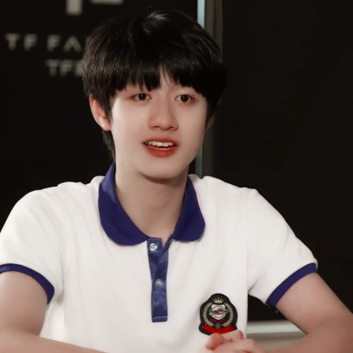 朱志鑫帅气微信头像