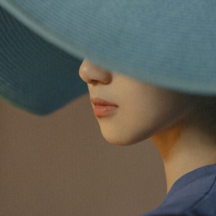 忧郁飒爽女生微信头像