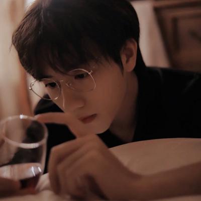 气质很好魅力的男生头像