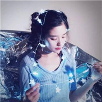 美好的清新蓝色女生头像