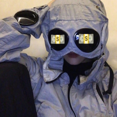 满眼都是钱的可爱微信头像