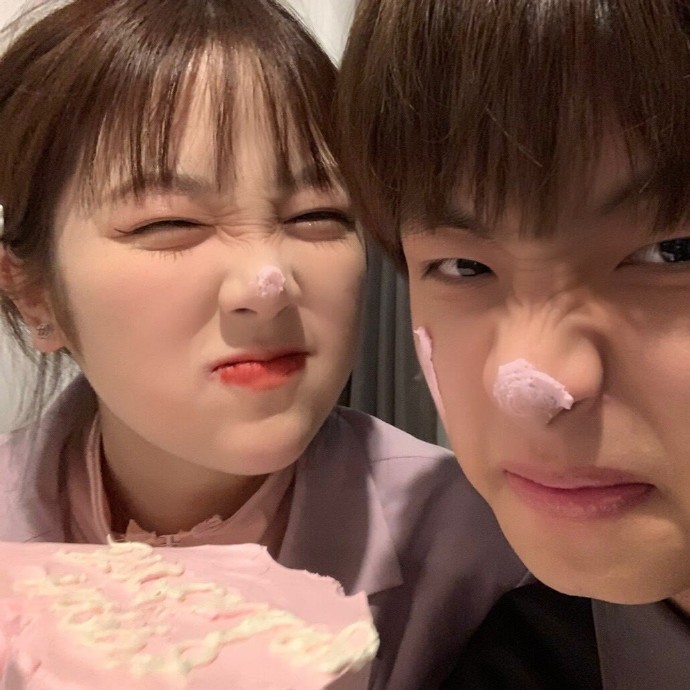 搞怪甜蜜双人情侣微信头像