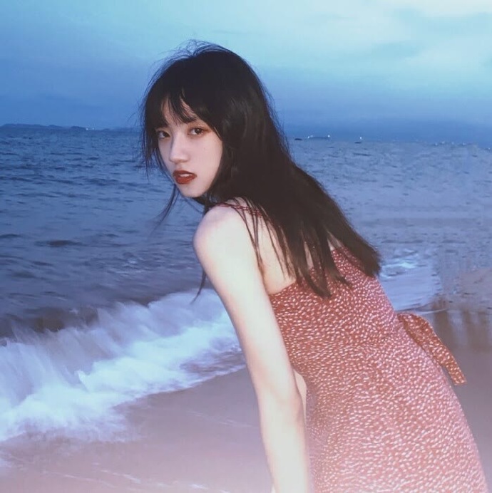 超美的复古风女生气质微信头像