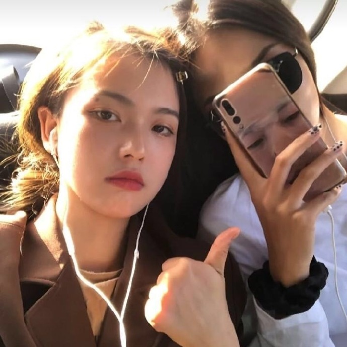 时尚文艺高颜值的闺蜜微信头像