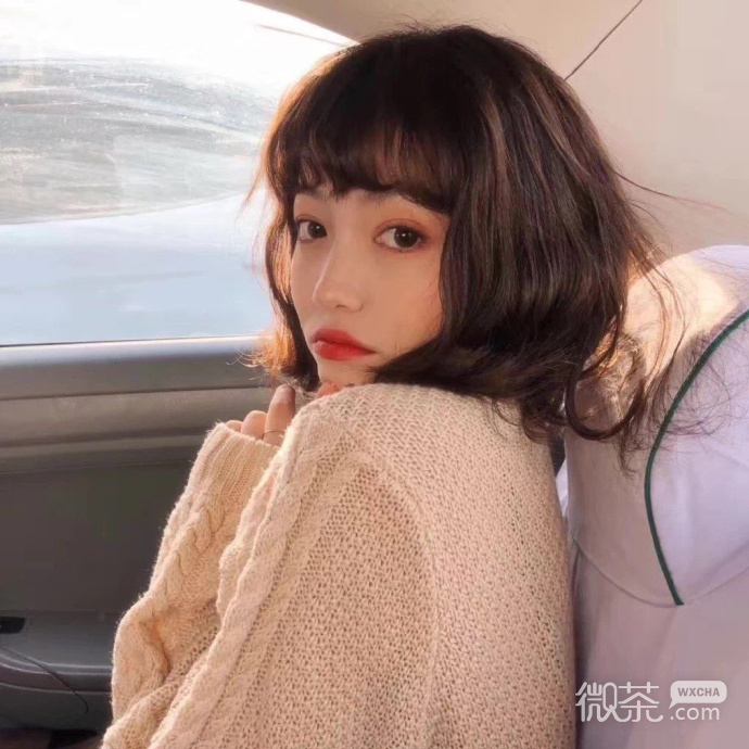 有点野有点酷的美女微信头像