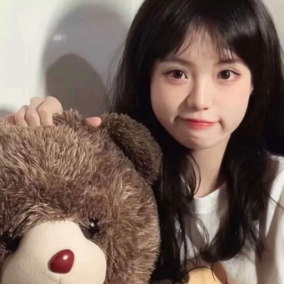 憨憨傻傻的可爱女孩微信头像