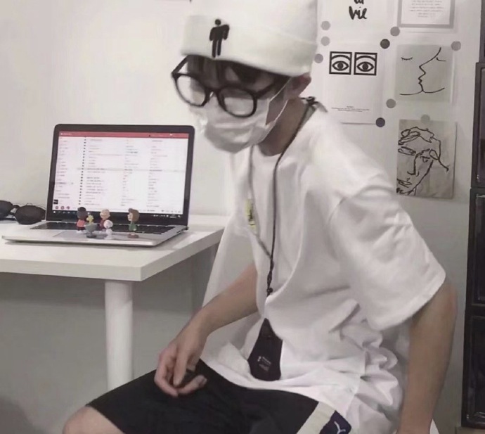 男生深沉忧伤微信头像