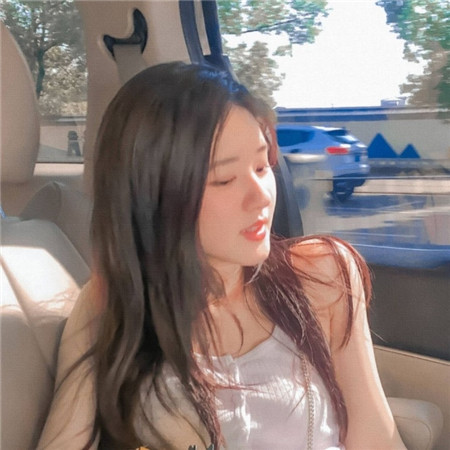 纯欲风温柔的赵露思图片