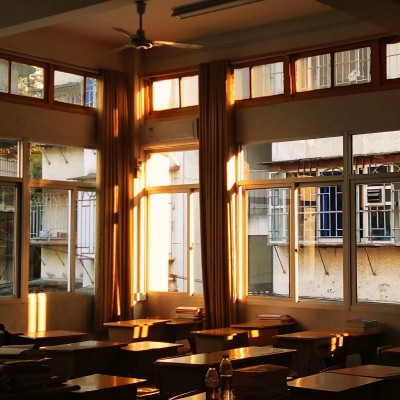 学生时代的教室个性微信头像