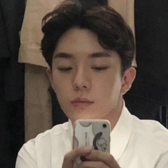 清爽干净帅气男生微信头像