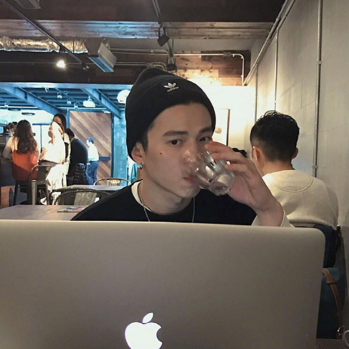 超飒超拽的男生个性微信头像