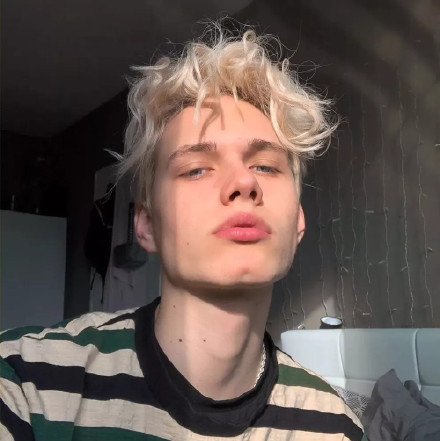 酷拽欧美男生微信头像