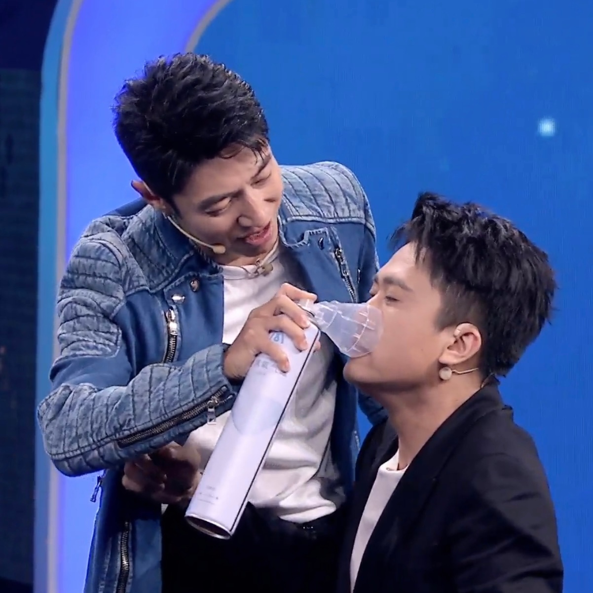 吸氧搞笑微信表情包