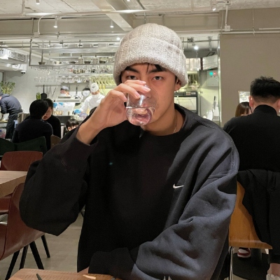 看着舒心的阳光干净男生微信头像