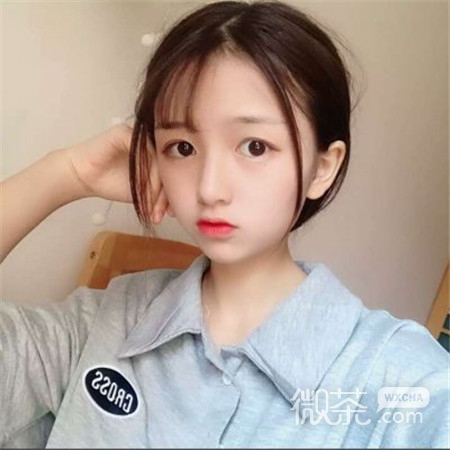 朋友圈背景图可爱呆萌女生