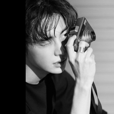 很火的丧系帅气侧脸男生头像