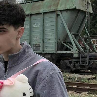 最火高冷气质男生头像