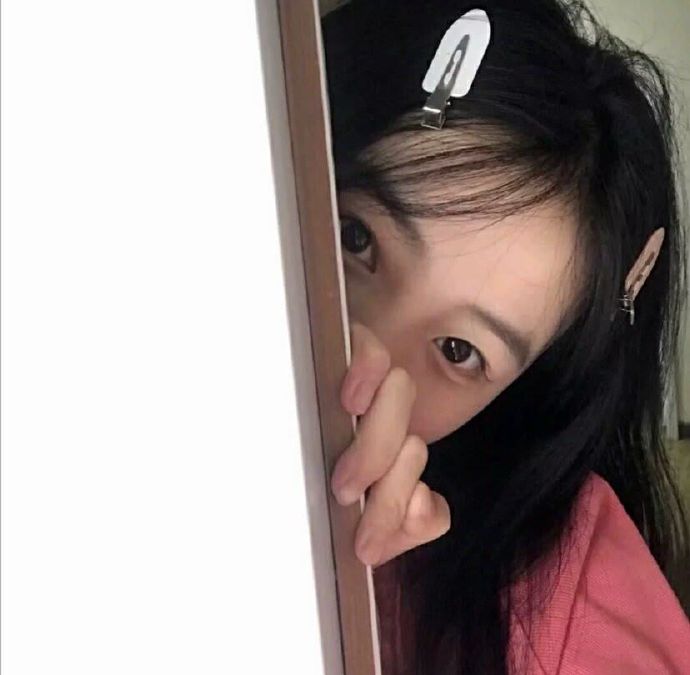 开朗笑容明媚的女生微信头像