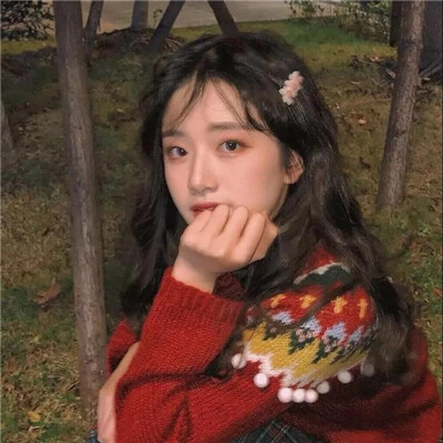 红色系绝美女生微信头像