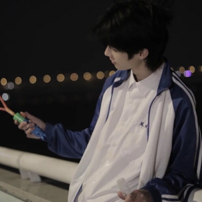 复古很文艺的帅气男生微信头像