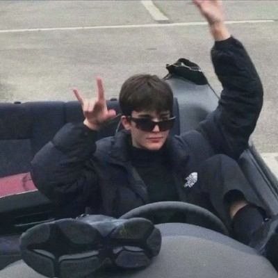 ins风搞怪的男生微信头像