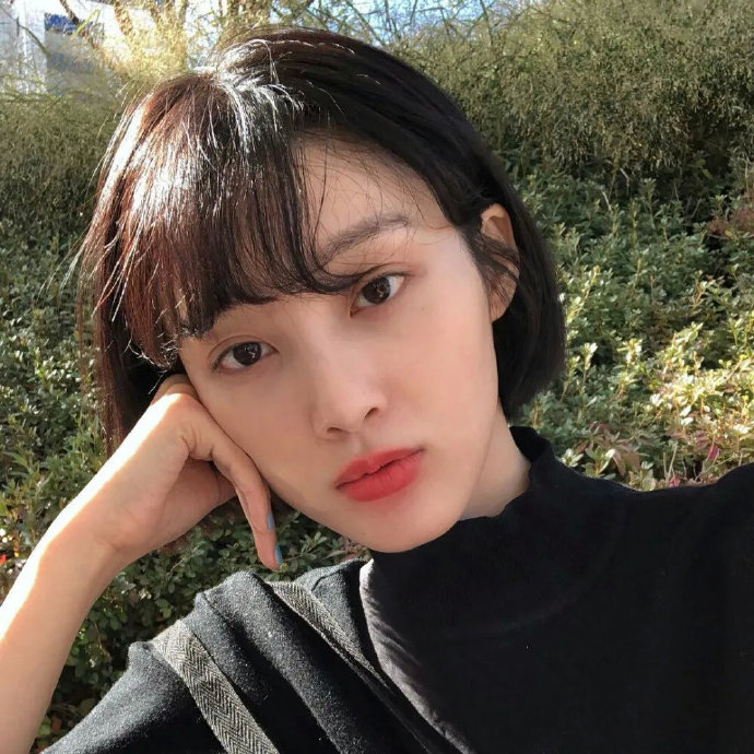 干净精致有气质的女生微信头像