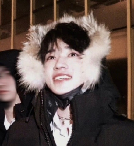 宋亚轩帅气微信头像