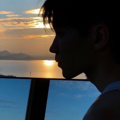 微丧冷酷帅气侧脸男生头像