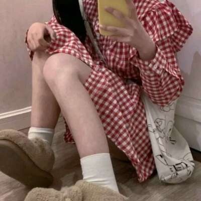 最新红色喜庆感跨年女生头像