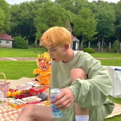 ins风超拽帅气男生微信头像