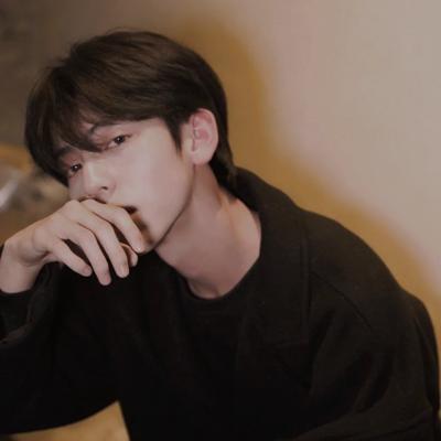 气质很好魅力的男生头像