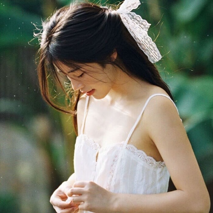 超美的复古风女生气质微信头像