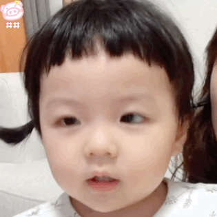 丸子妹扮鬼脸可爱微信表情包