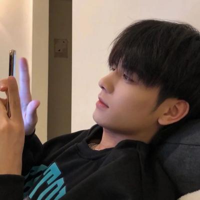 真人男头很飒又帅气