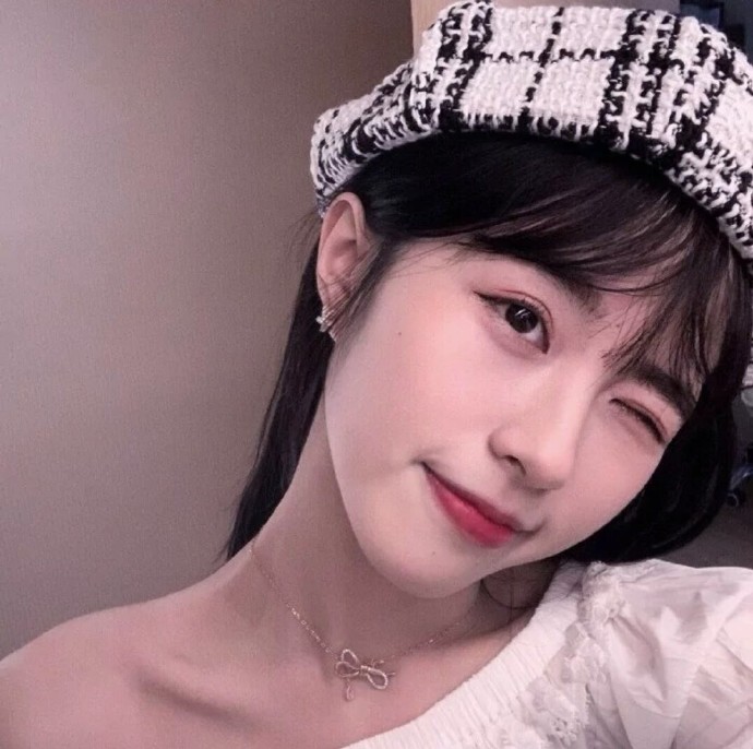 精选的高颜值美女微信头像