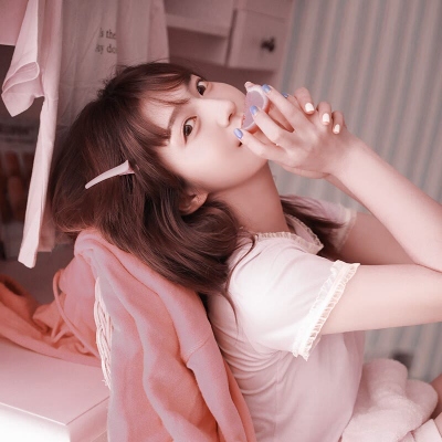 治愈系的干净唯美女生微信头像