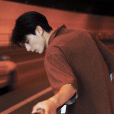 悲痛欲绝看到很扎心的伤感微信头像