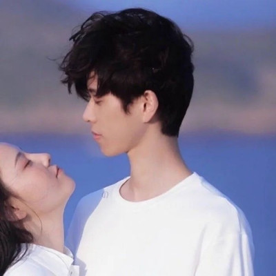 真人一人一半甜蜜情侣微信头像