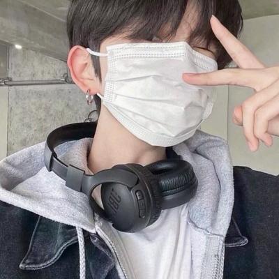 气质绝佳的男生头像