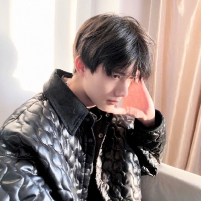 霸气的帅气男孩微信头像