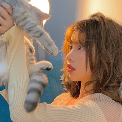 ins风可爱女生微信头像