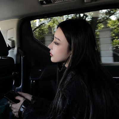 暗黑系超酷女生头像