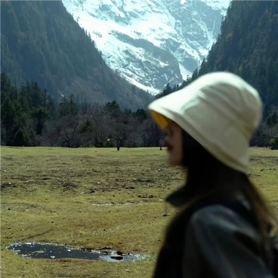 气质爆棚的精致女生头像