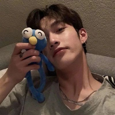 最新帅气冷漠男生头像