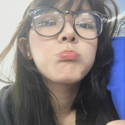 调皮又很可爱的女生头像