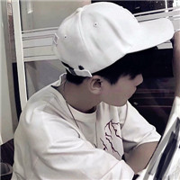 阳光帅气简单男生微信头像