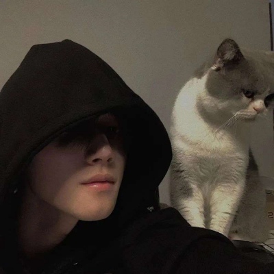 清新淡雅的男生干净帅气微信头像