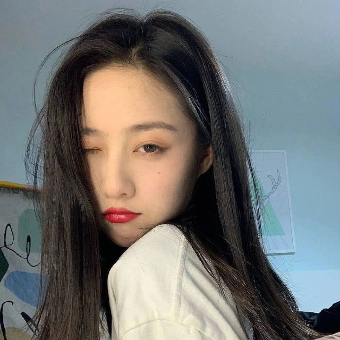 古灵精怪好看的女生微信头像