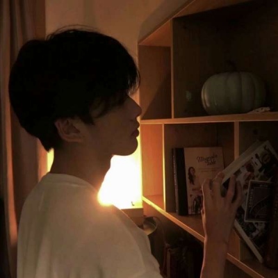 很丧很伤的男生微信头像